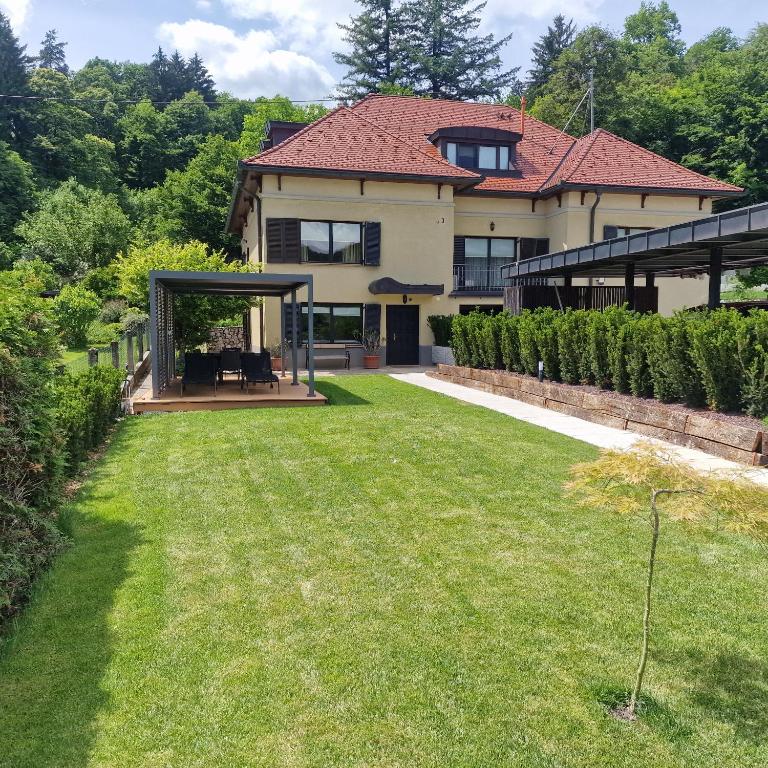 Parkside Haven with 4 Bedrooms & free parking - Chambres d'hôtes Ljubljana