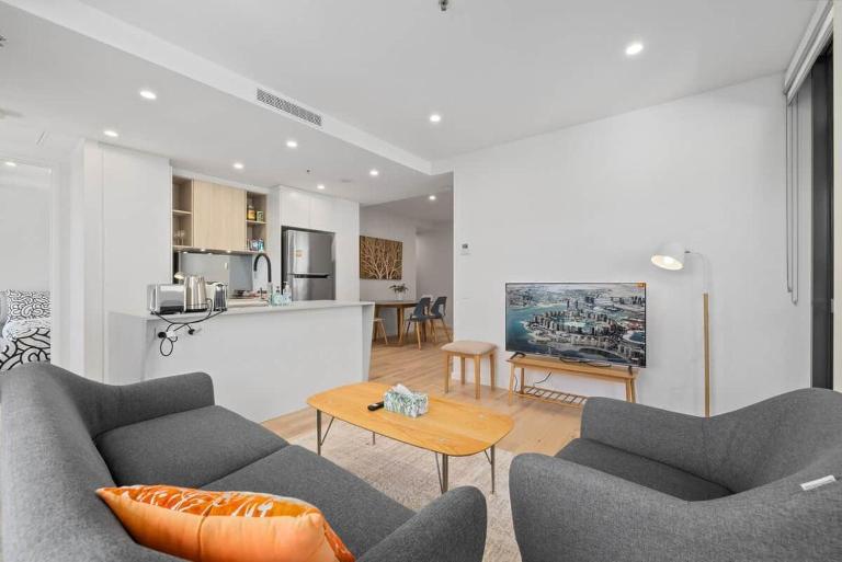 Central 2b2b with 2 Parkings across largest Mall - B&B Broughton Vale