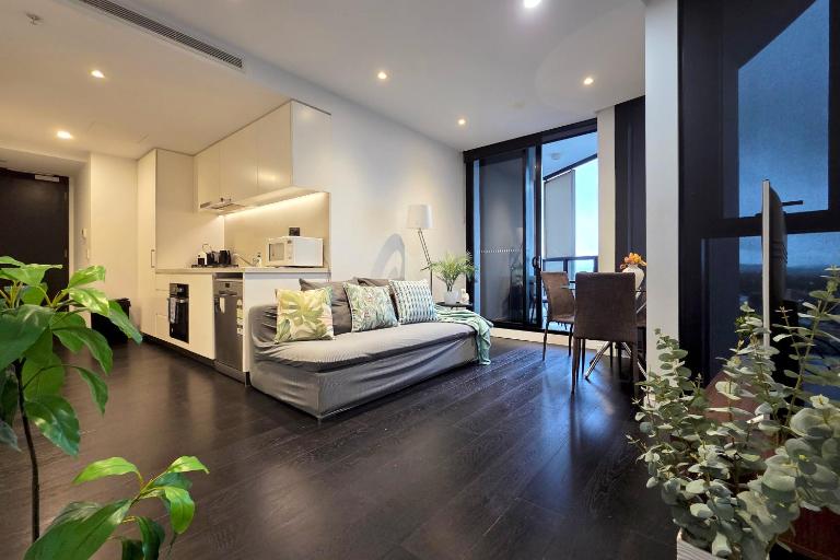 20th-Floor Urban Oasis FV - B&B Brisbane