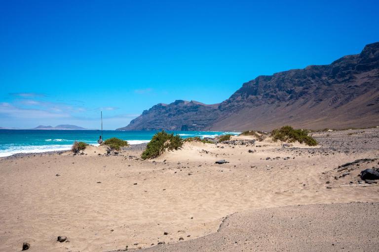 Bungalow Famara 73 - Quicksand - Ocean views - Beach 1 min By Lanzarote Vacation Homes - B&B Famara