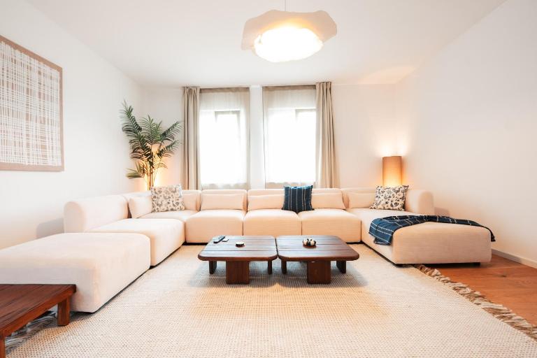 Premium 3BR Apartment, Stunning Views Overlooking the Central Station - Bed and Breakfast Koblenz