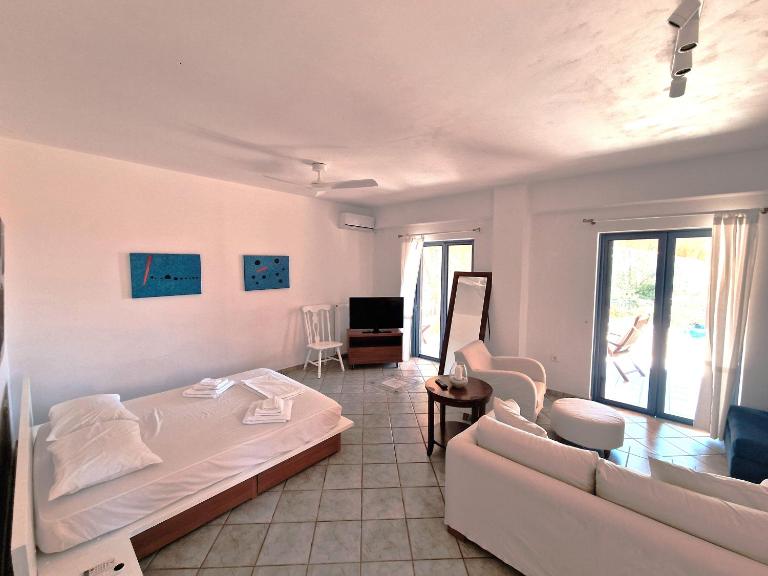 Archos Beachfront Studio - Bed and Breakfast Pórto Chéli