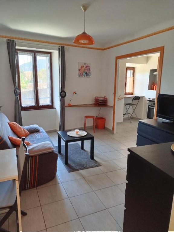 Studio meublé et tout équipé - B&B Die