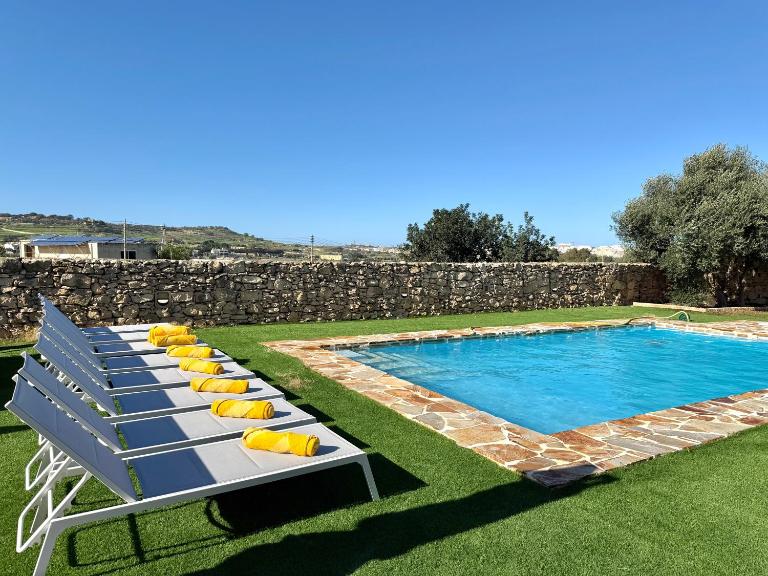 Carmena Farmhouse W/Pool&Jacuz byArcoCollection - Ferienwohnung Bur Marrad