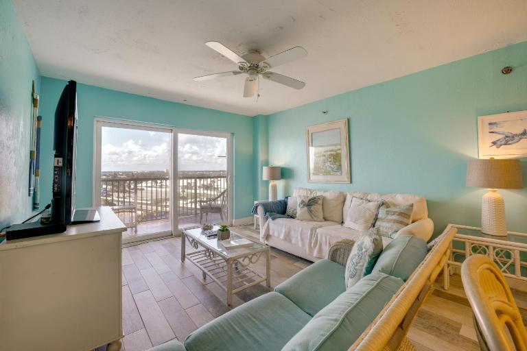 Sun, Sand, Poolside Vibes! Daytona Shores Retreat - B&B Daytona Beach Shores