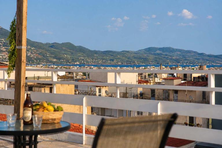 Bay View - Bright Modern Penthouse in Center - Ferienwohnung Kalamata