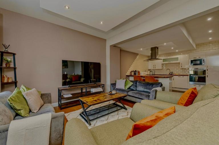 Blackberry House Boutique 4-Bed near Piece Hall - Bed and Breakfast Halifax