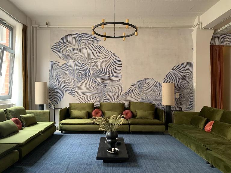 The Glowgauer - Spacious 9 Bedroom Apartment - B&B Berlín