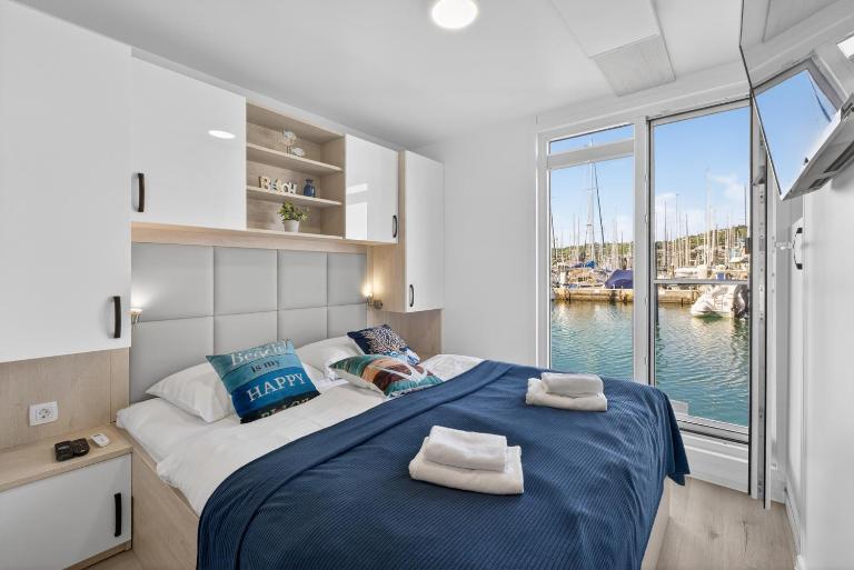 MARINA PEARL - Serene Seafront Retreat with Jacuzzi on Rooftop Terrace, Hausboot - B&B Portorož