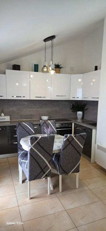 Apartment Mirta Novalja-center - B&B Novalja