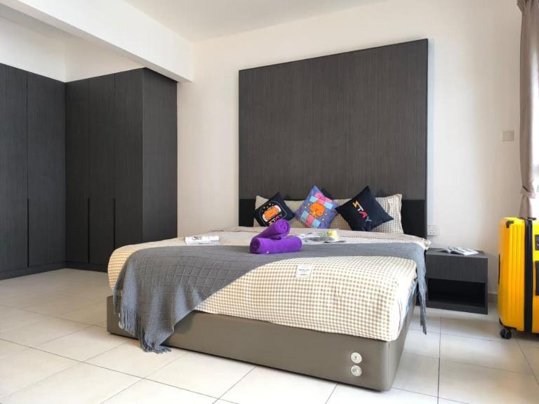 The Garden Stylish Couple Retreat W Balcony By STAY - Bed and Breakfast Sikait