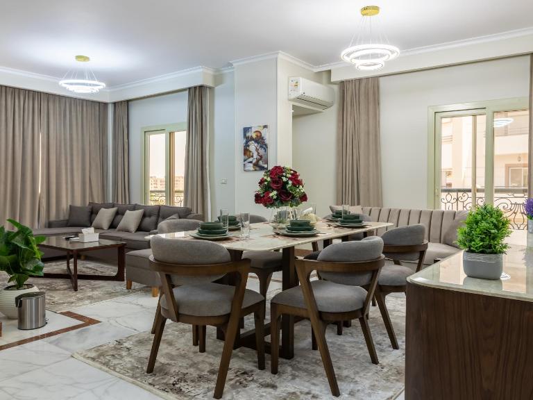 Luxury Two Bedroom Garden View Apartment Near North 90 Road - B&B Cairo