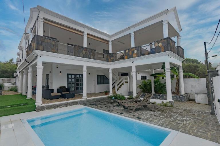 Solara Private Villa by Oceanaxe Holidays - Bed and Breakfast Grand Baie