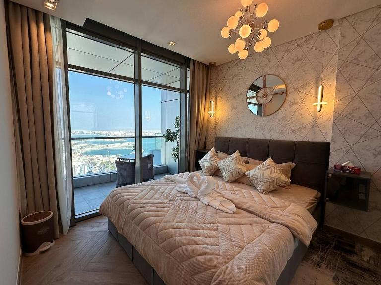Sea view flat with gym and pool - Chambres d'hôtes Manama