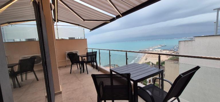 East Beach Marina View Apartment - B&B Saint Vlas