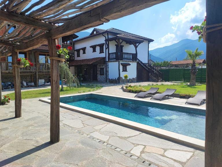 Къща за гости Календарови къщи I - B&B Vetren Dol
