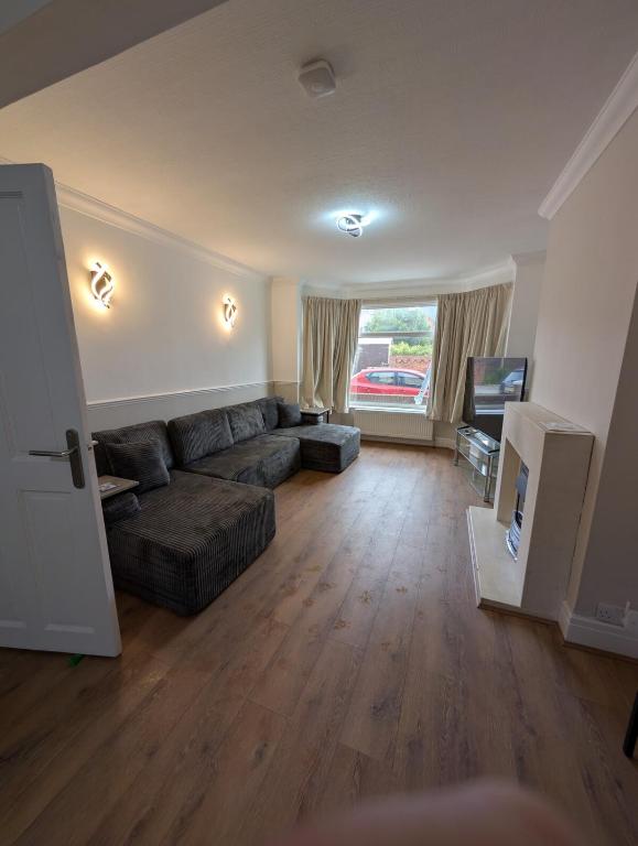 Bright & Modern Home Near Portsmouth Attractions - B&B Portsmouth