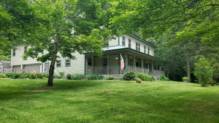 Ahrs Creek Retreat In the Timber - B&B Saint Maries