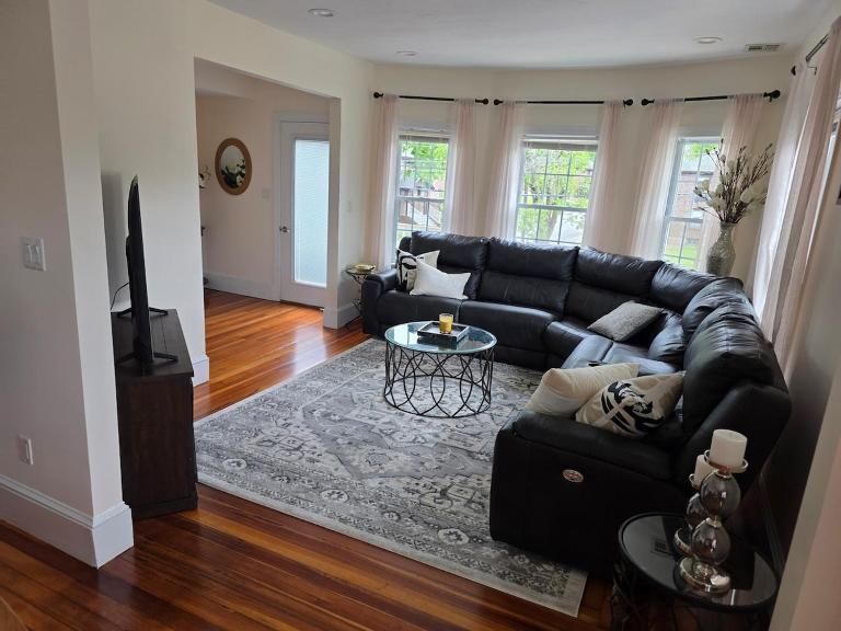 2StoryApt South of Boston Spacious and Convenient - Bed and Breakfast Braintree