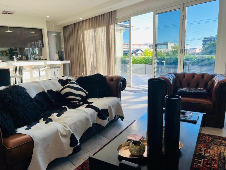 Luxury 2br CBD View Apartment with huge Balcony - B&B Rosa Brook