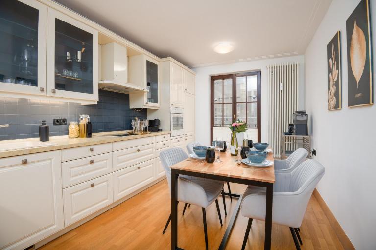 NEU! 120qm Penthouse-Wohnung mit Dachterrasse am Marktplatz - B&B Bremen