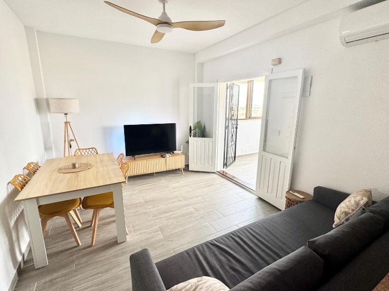 Meri Holiday Nuevo apartamento a 4 min de la playa - Ferienwohnung Torrelamata
