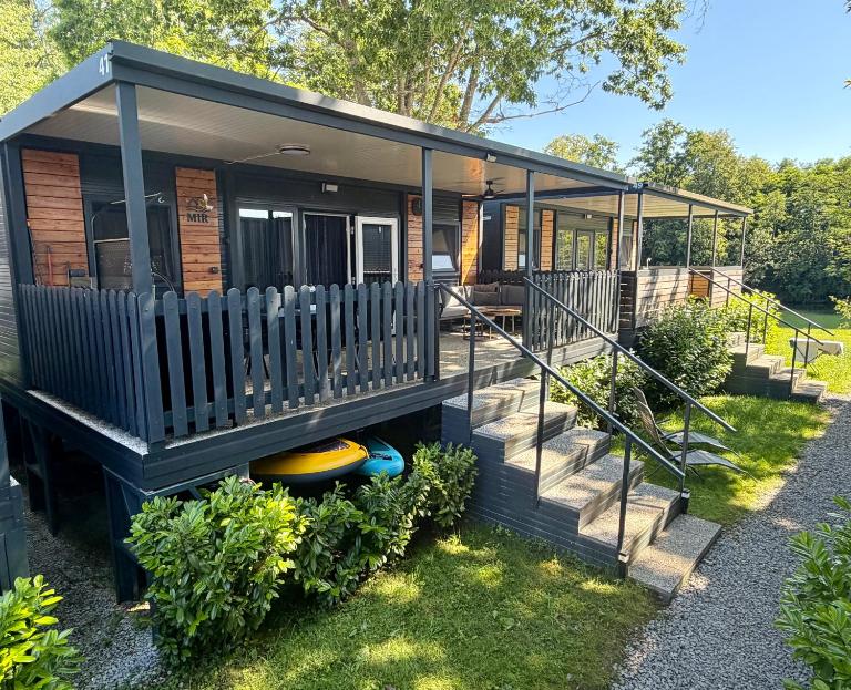 BIG BERRY Kolpa - MIR mobile house - Bed and Breakfast Gradac