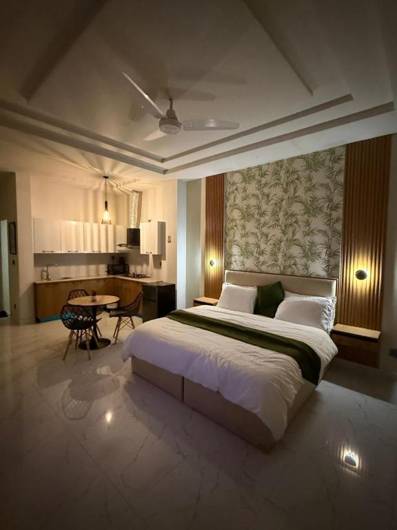 De Elevè 07'- Designer Studio Apartment - B&B Rawalpindi