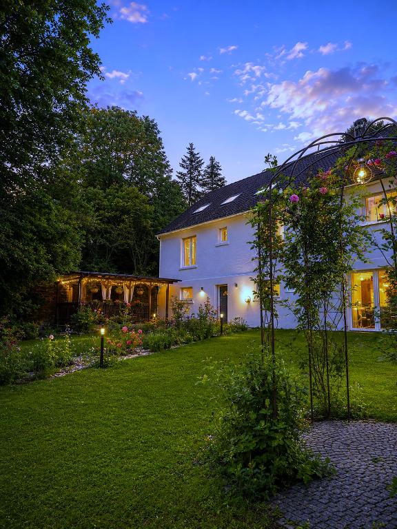 Ferienhaus Rosengarten Mürlenbach - B&B Mürlenbach