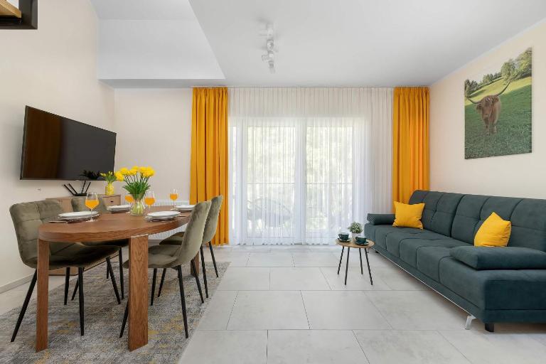Przytulny Apartament z Balkonem Blisko Plaży w Niechorzu by Noclegi Renters - B&B Niechorze