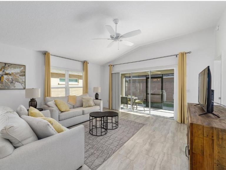 Walk to Brownwood, Spacious 3BR, Golfcart, BBQ - Chambres d'hôtes The Villages