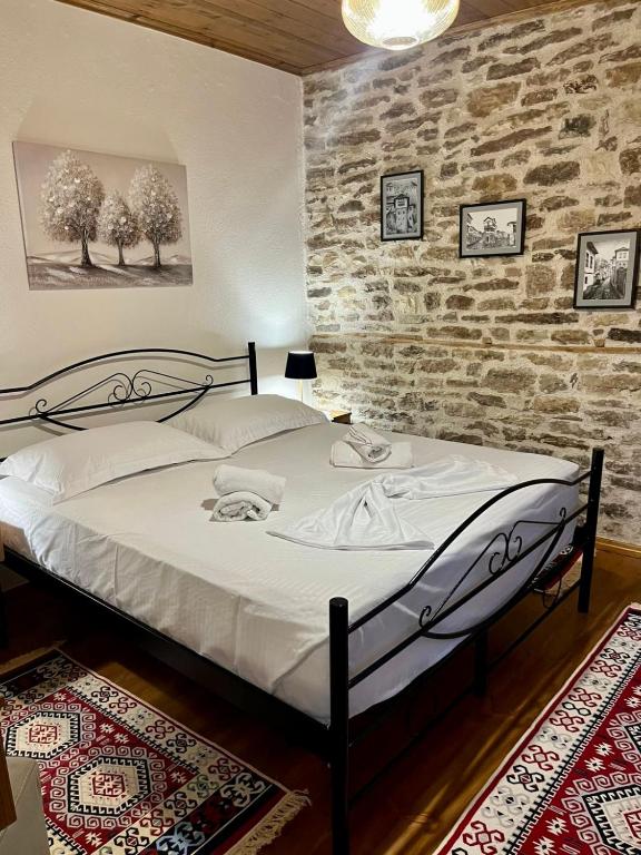 Loni's Guesthouse - Ferienwohnung Gjirokastra