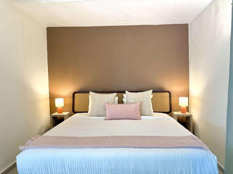 Beachside 1BR Apt - Balcony & Pool - Chambres d'hôtes San Juan