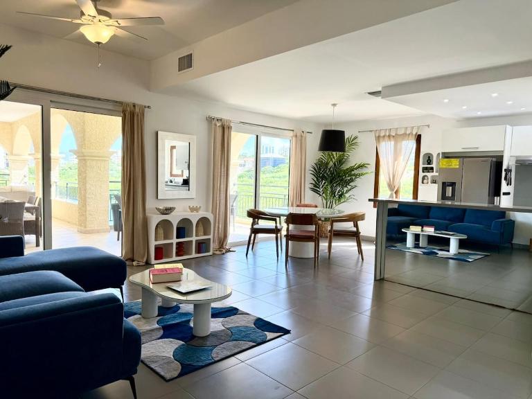 Modern 2-Bedroom with marina view in Porto Cupecoy - B&B Cupe Coy