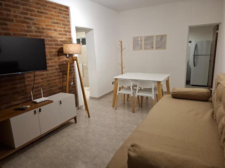 Departamento céntrico para 4 personas con cochera en lugar a metros de consulado I T A L I A N O - B&B Bahía Blanca