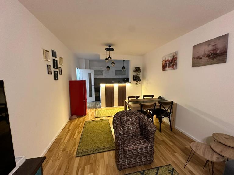 Penthouse with Free Garage Parking - Ferienwohnung Novi Pazar