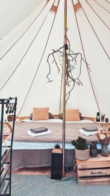 Bushcraft Glamping Møn with Stunning Sunrise View - B&B Askeby