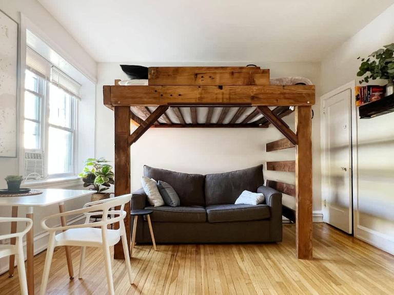 Pride Week King Bed Bunk Bed Sofa Bed - Bed and Breakfast Philadelphia