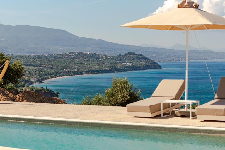 Assini Estate - Koroni Poolside & Seaview Getaways - B&B Koróni
