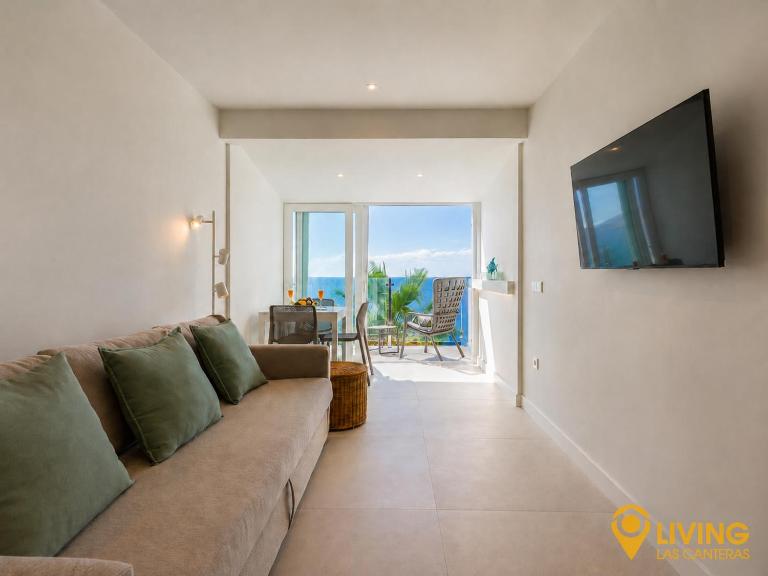 Living Las Canteras Homes- BEACHFRONT AQUAMARINA - Bed and Breakfast Las Palmas de Gran Canaria