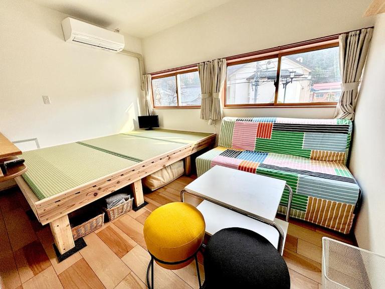 ROOMs-KAMIMACHI 南会津町の中心地 コワーキングとCafe&Bar併設 - B&B Minamiaizu