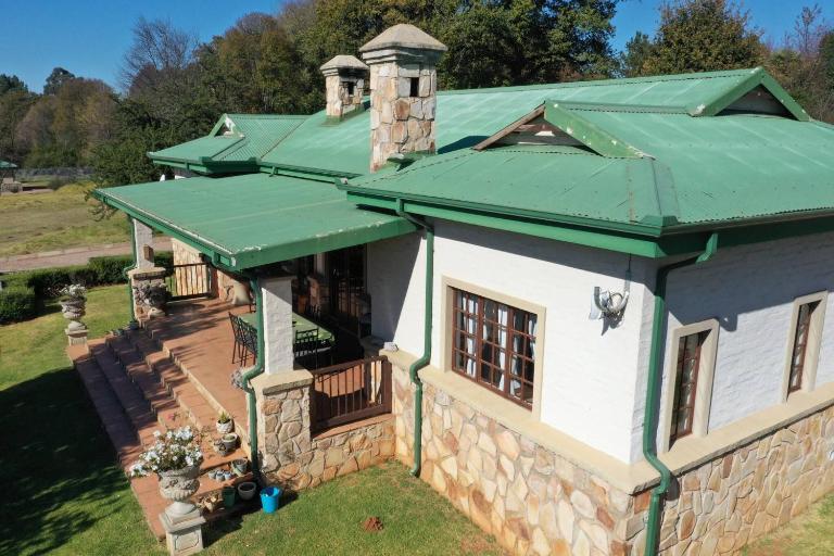 Charming 2-Bedroom Retreat in Dullstroom with Garden Views - B&B Dullstroom