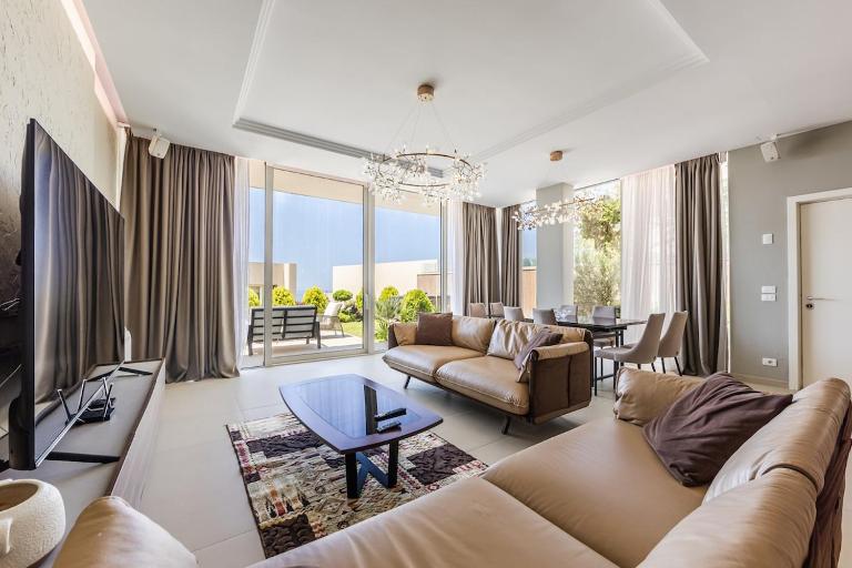 Luxe Green Coast Villa Jacuzzi & Free Buggy by PikHost - Ferienwohnung Himarë