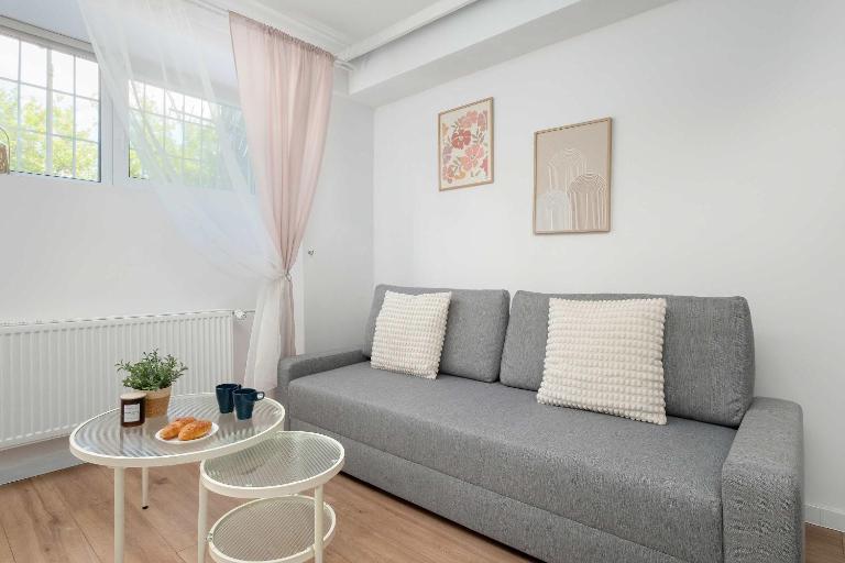 Bright Apartment in the City Centre Family City Break by Noclegi Renters - B&B Łódź