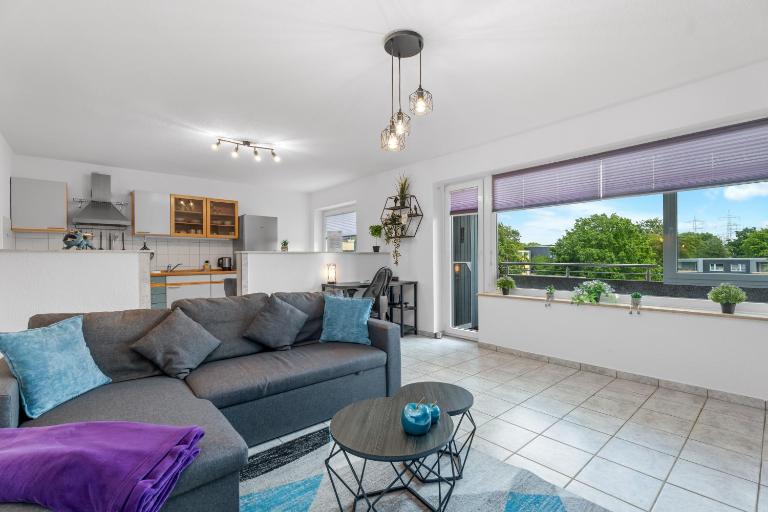 CASATUA - 2 Apartments mit Balkon, Arbeitsplatz & WiFi, Messe - Chambres d'hôtes Wuppertal