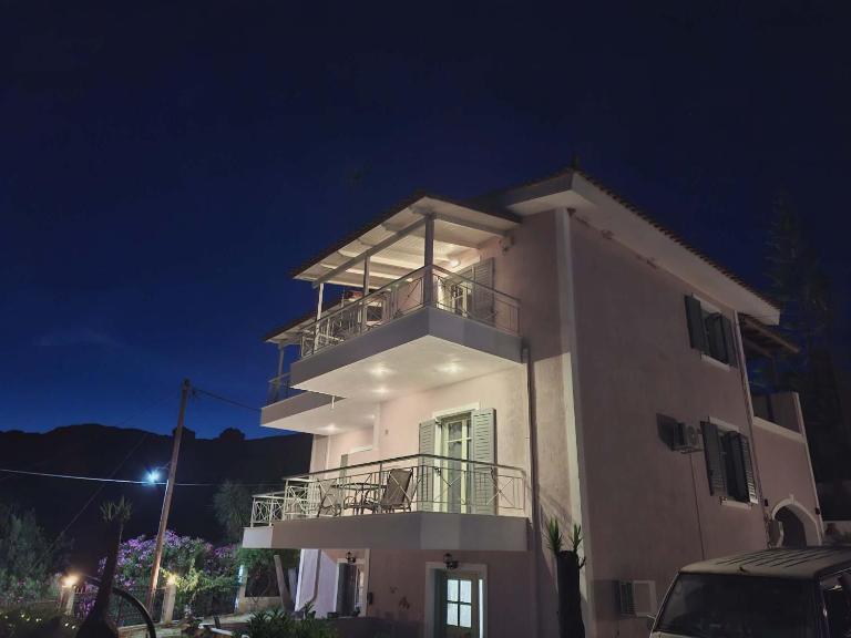 Maistrali Apartments - B&B Ratzaklí