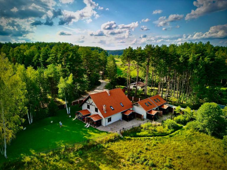Dworek Wdzydze - Bed and Breakfast Przytarnia