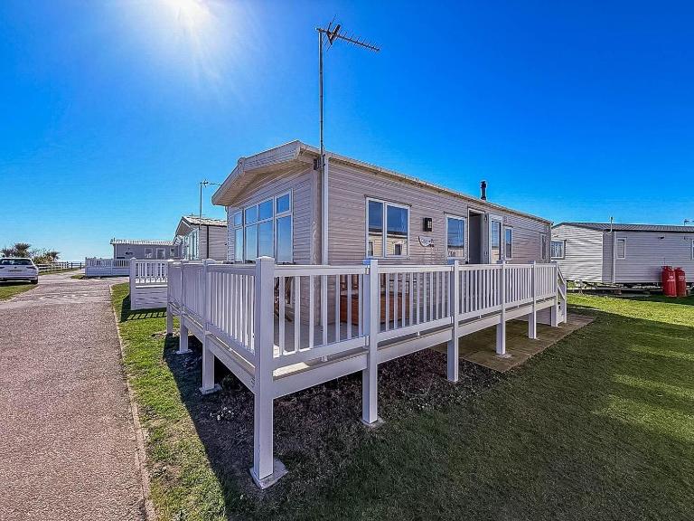Modern 6 Berth Caravan With Wifi Nearby Pakefield Beach Ref 68028Cr - B&B Lowestoft