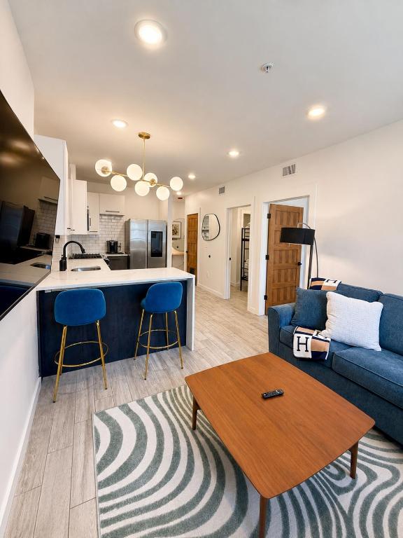 BRAND NEW! Sleeps 8, near World Cup, 18 min NYC - B&B Newark