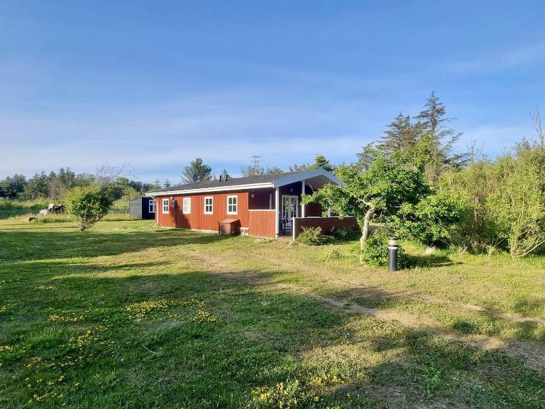Helles Ferienhaus mit Kamin, großem Grundstück und zwei Terrassen - Ferienwohnung Nørre Lyngby